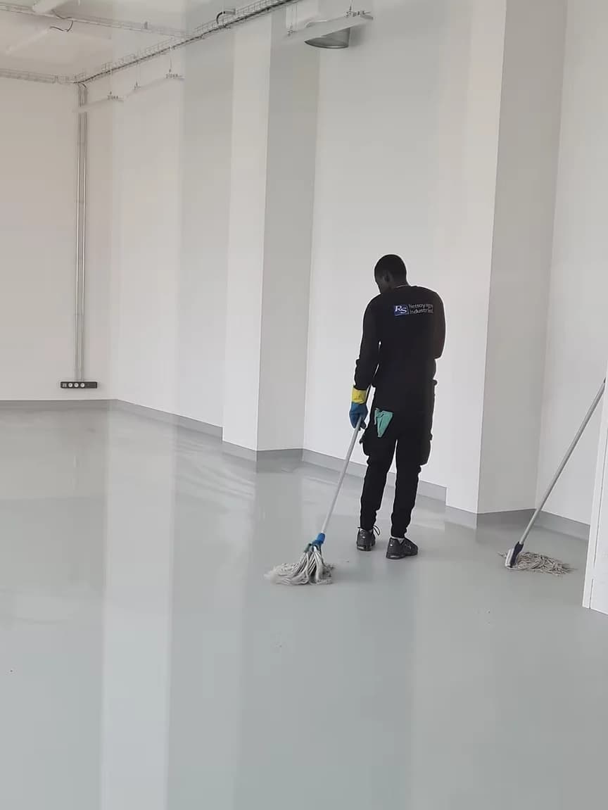 Entretien quotidien de bureaux et espaces de travail