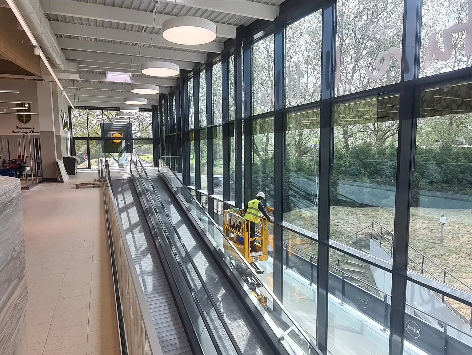 Nettoyage de façades vitrées en Île-de-France