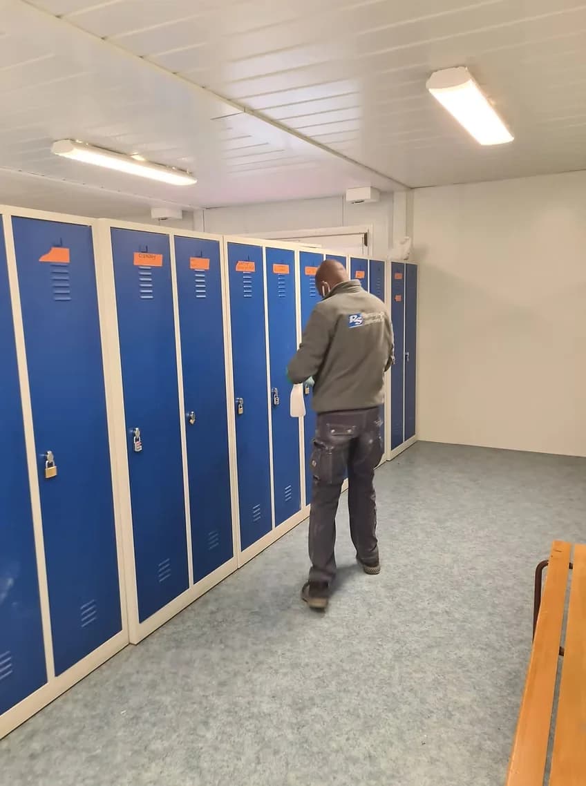 Entretien base vie de chantier — sanitaires et vestiaires